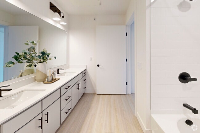 1BR, 1BA - 767SF - Bathroom - Ironworks on Fox