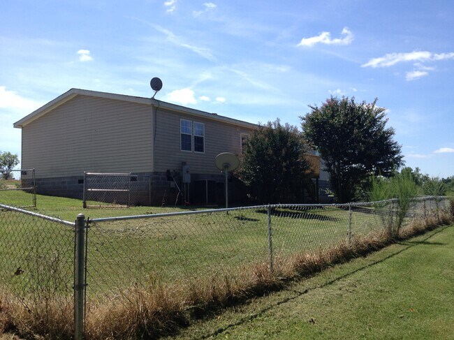 Building Photo - 261 New Bedford Church Rd