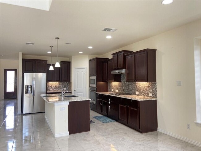 Foto del edificio - 21320 Hines Ln