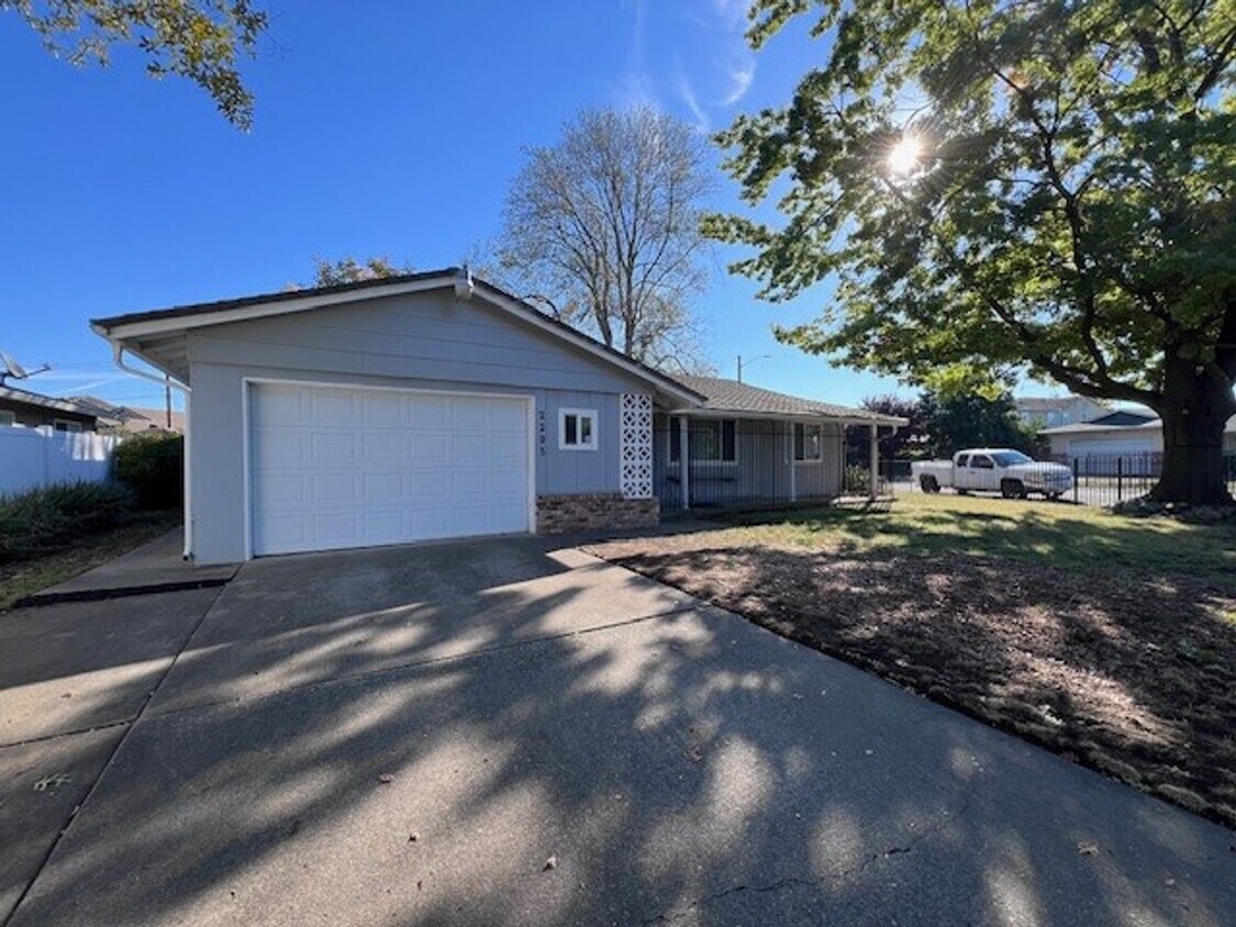 Foto principal - Freshly painted home with large backyard. ...