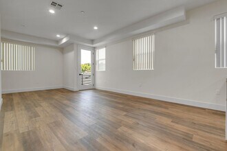 Building Photo - 11621 1/2 Ayres Ave