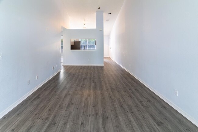 Building Photo - 2 Bedroom- 2 Bath condo with a beautiful l...