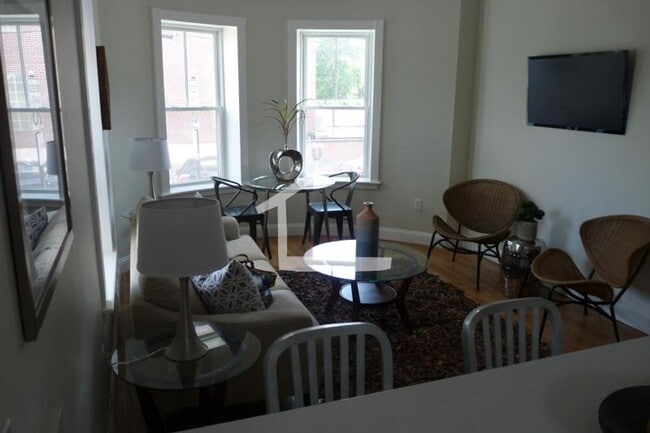 Foto del edificio - Nice 3 bed in Brookline