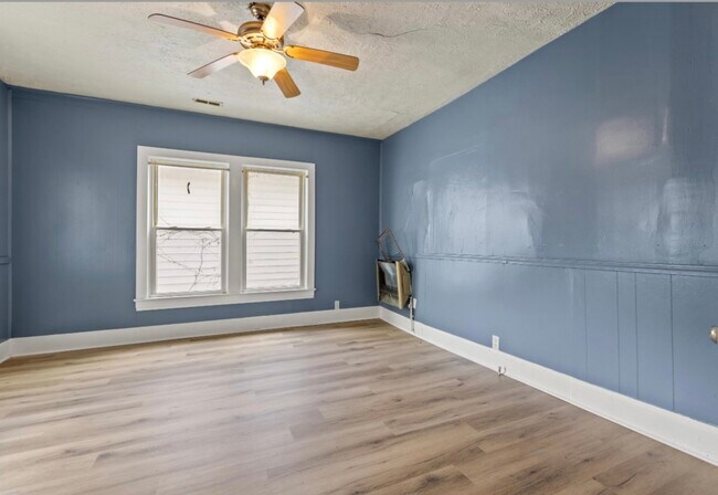 Foto del edificio - 127 S Highland St