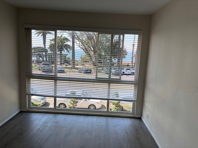 Building Photo - 915 Ocean Ave