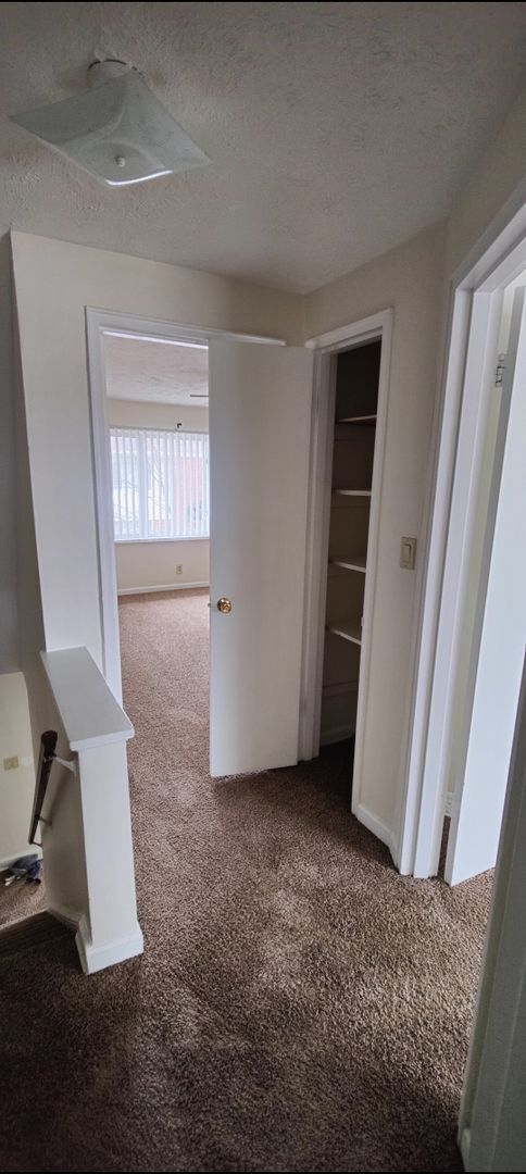 Foto del edificio - Cozy 2 bed 1 bath  townhouse with attached...