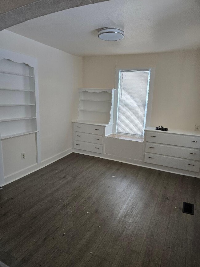 Building Photo - 310 Reed Ave