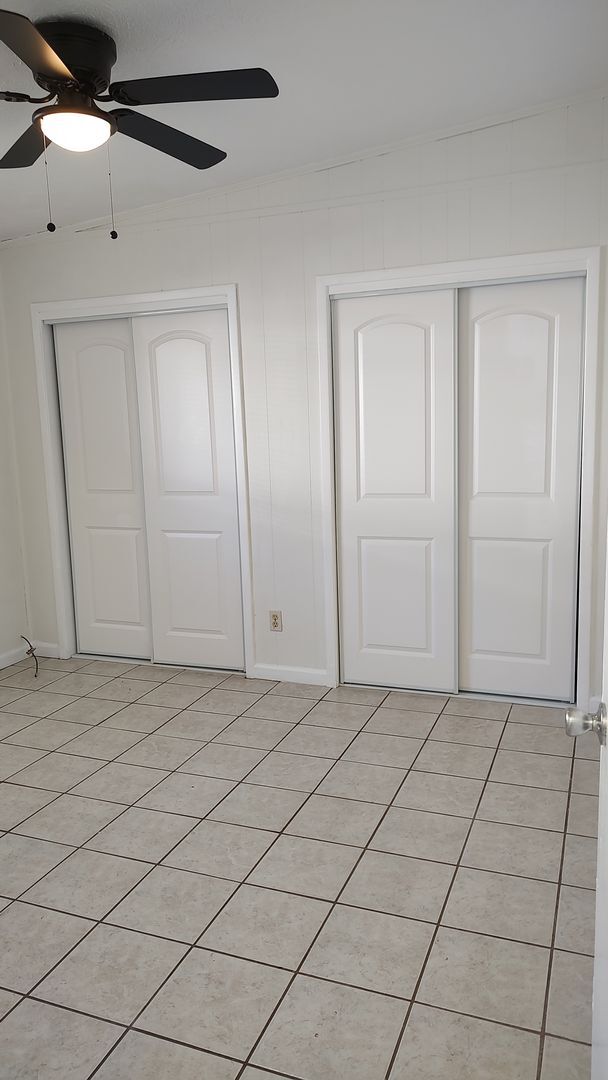 Foto del edificio - 6204 Pinetree Ave