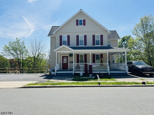 Foto del edificio - 48 Unionville Ave