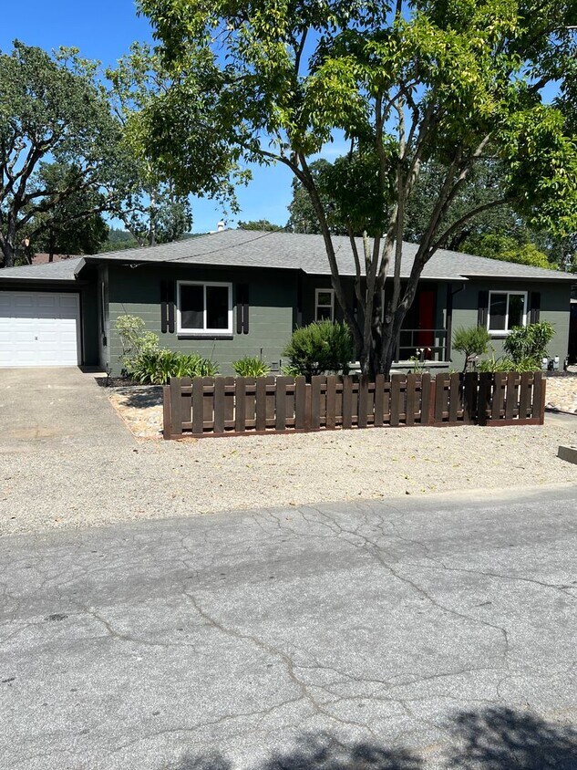 18467 4th Ave Unit 18467 Fourth Avenue Apt A, Sonoma, CA 95476 Room for Rent in Sonoma, CA