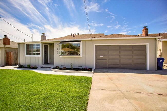 Building Photo - 2502 S 172nd Ln