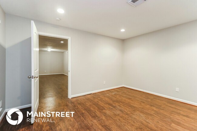 Foto del edificio - 647 Mosswood Dr