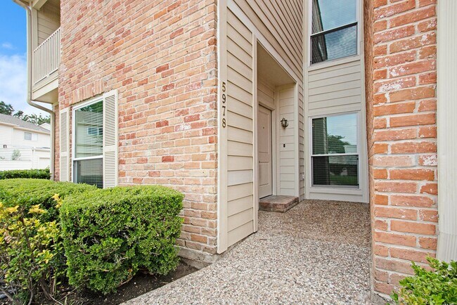 Foto del edificio - 5978 Woodway Place Ct