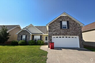 Building Photo - 700 Foxfield Dr