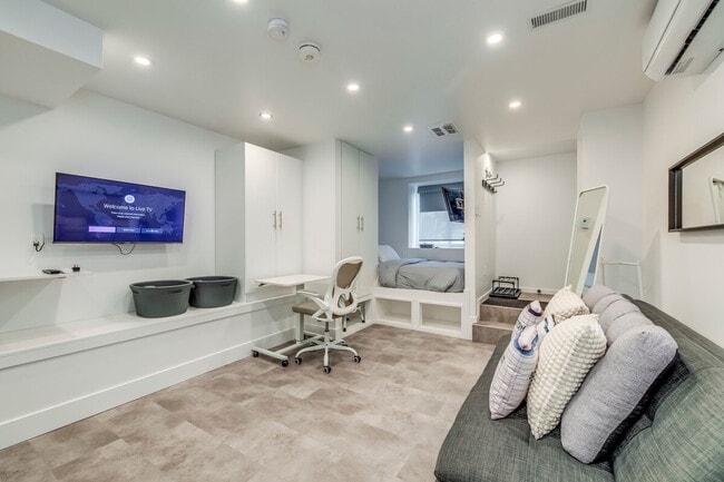 Building Photo - 19 Claremont St