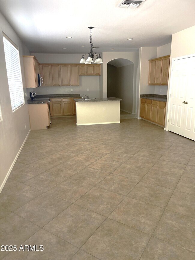 Building Photo - 1528 E Mia Ln