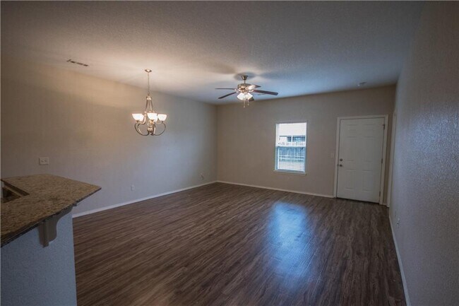 Foto del edificio - 1230 Marigold Rd