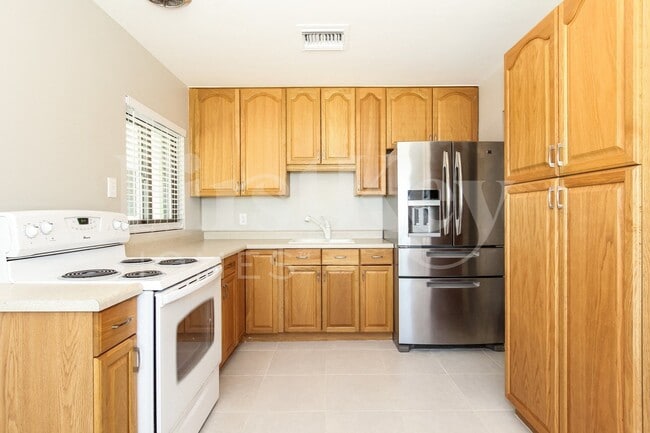 Foto del edificio - 2311 W Maryland Ave