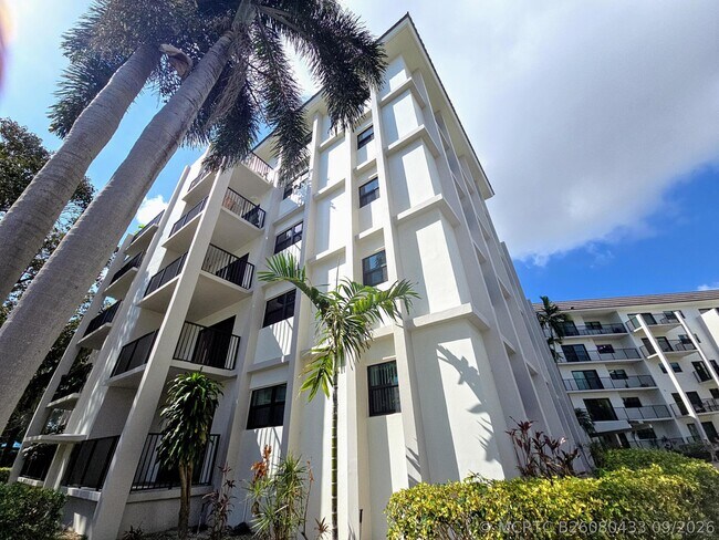 Building Photo - 1000 River Reach Dr