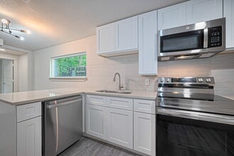 Building Photo - 4013 Ranch St