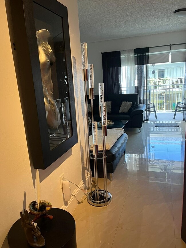 Foto del edificio - 9375 Fontainebleau Blvd