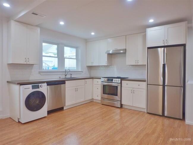 Building Photo - 1459 Revere Ave
