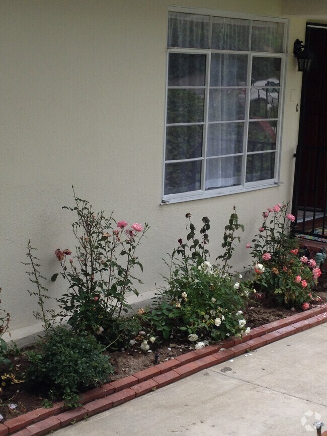 Verdugo Woodlands Apartments for Rent with a Garage Glendale, CA 3