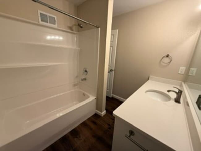 Building Photo - 309 Hawthorne Ct