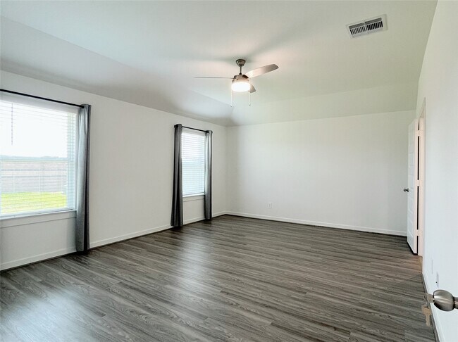 Foto del edificio - 3231 Langley Bnd Ln