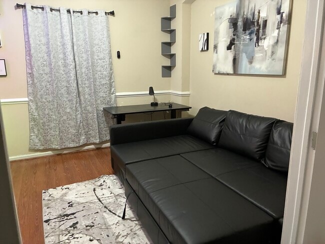 Building Photo - 3089 Williamsburg Ct