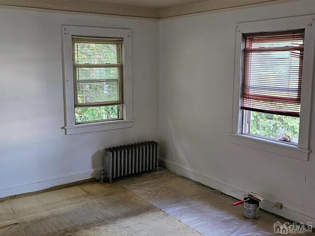 Building Photo - 135 Baldwin St