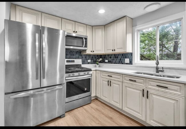 Building Photo - 1549 Revere Cir