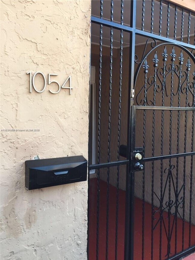 Foto del edificio - 1054 W 44th Terrace