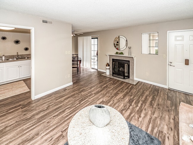 Building Photo - Woodlake Close