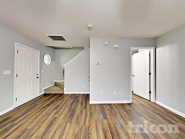 Foto del edificio - 1204 Thompson Ave