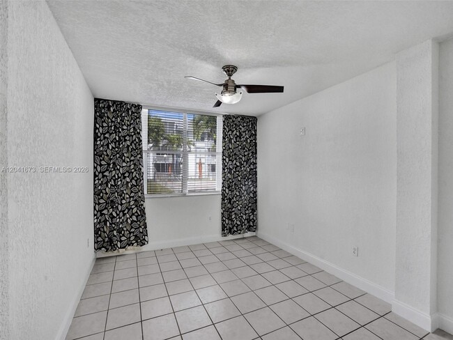 Foto del edificio - 6705 NW 169th St