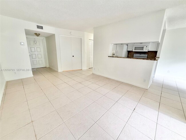 Foto del edificio - 9755 Westview Dr
