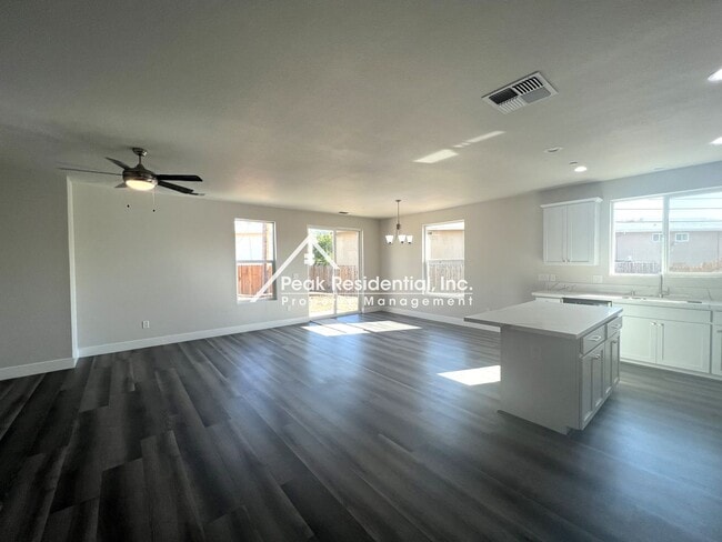 Foto del edificio - Brand New Citrus Heights 4bd/2ba Home with...