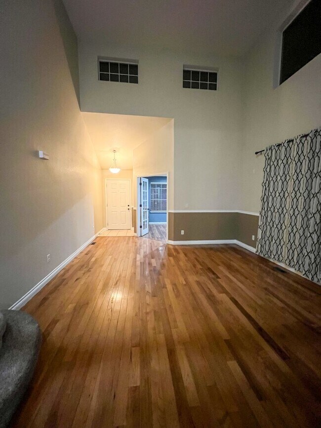 Building Photo - Thornton BIG OPEN home Living