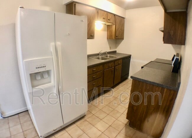 Building Photo - 722 W Broomfield -