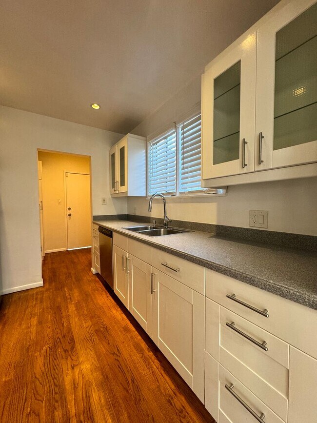 Foto del interior - 1418 S Genesee Ave