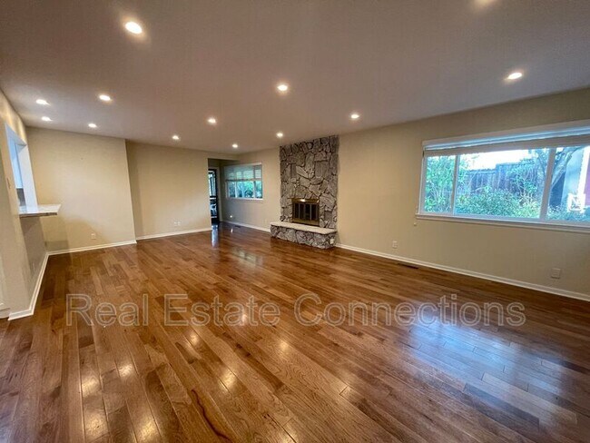 Building Photo - 3713 Southwood Ave