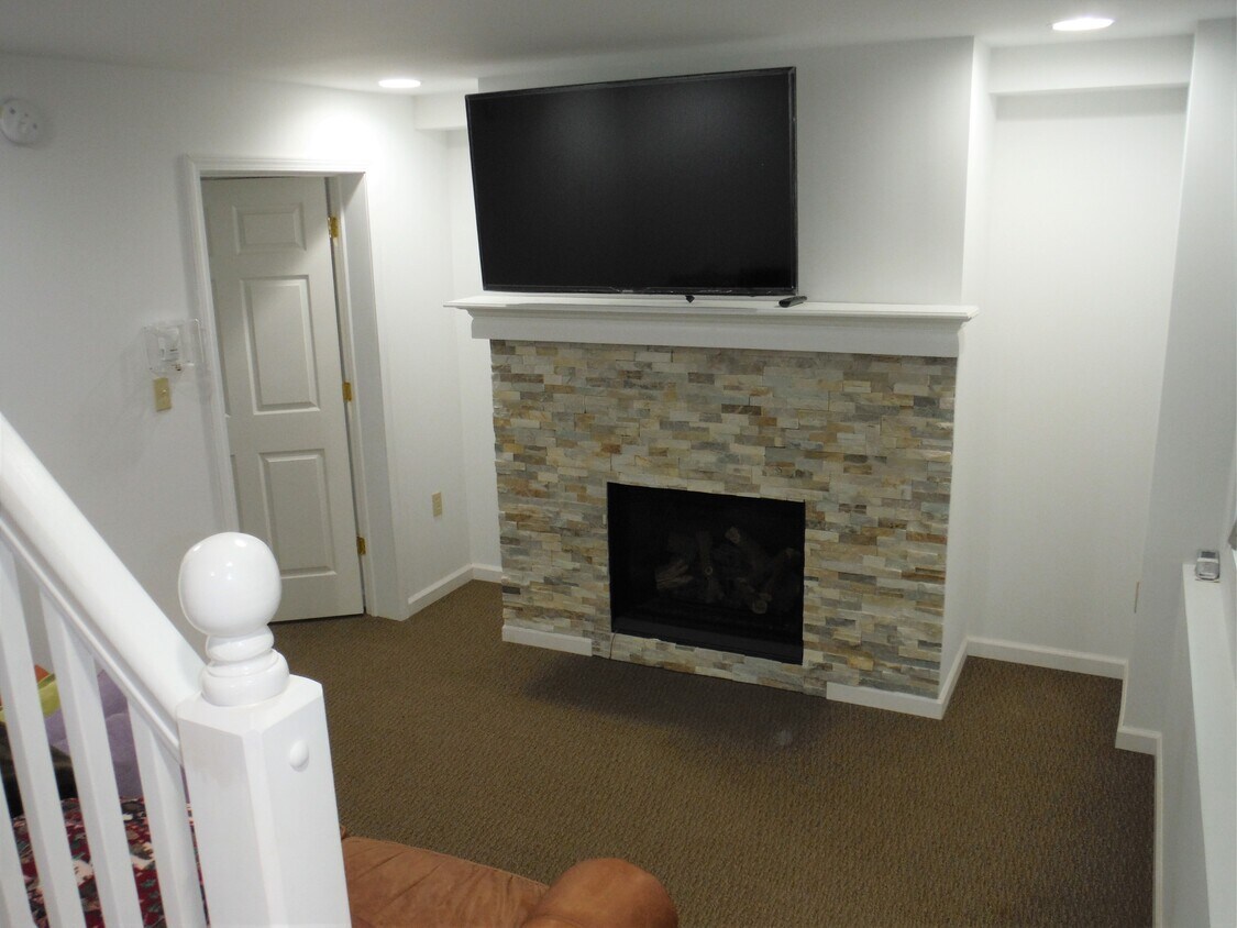 Primary Photo - 646 Howe Rd