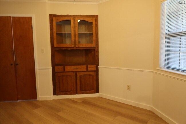 Foto del edificio - 4819 Royal Oak St