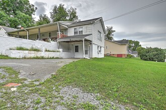 Building Photo - 305 Moorland Dr