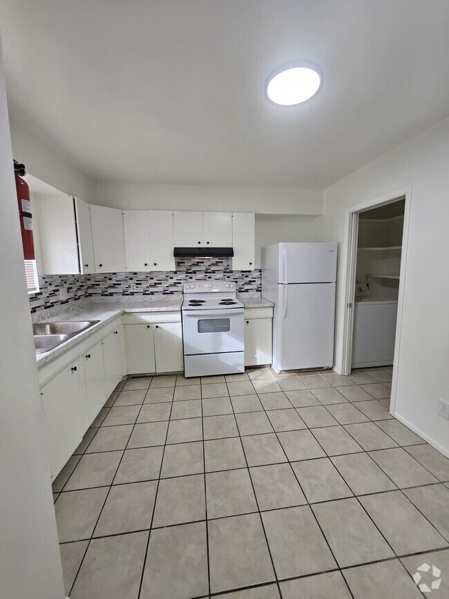 South San Pedro Corporate Housing Albuquerque, NM 5 Rentals