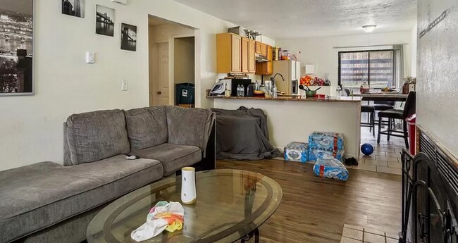 Foto del edificio - 925 Hathaway Dr