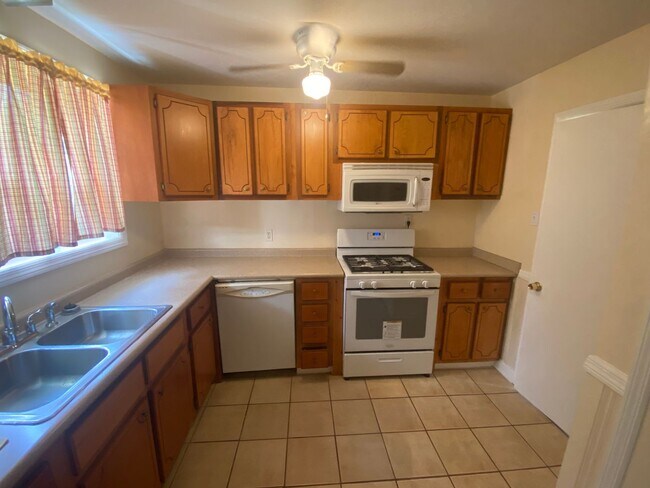 Foto del edificio - Charming One Story Home in Savannah!