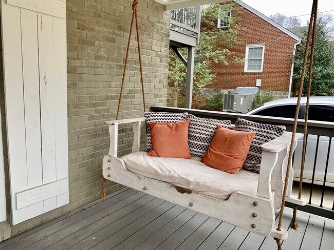 Porch Swing - 1711 Sherwood Ln
