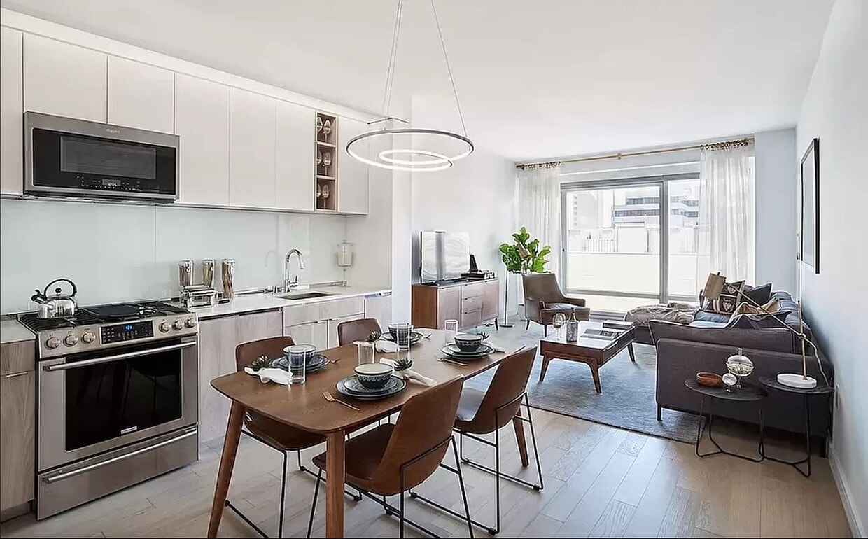 Primary Photo - 572 Eleventh Avenue